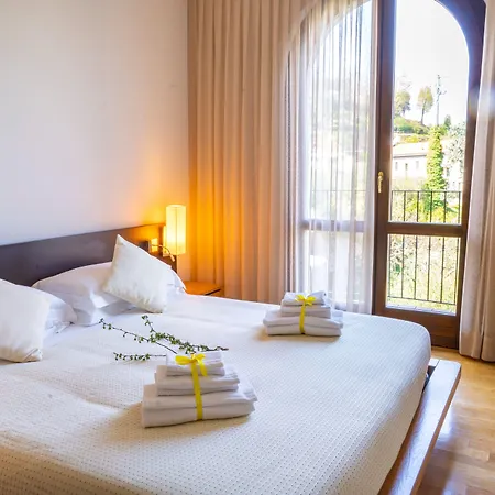 Ahg Donna Silvia Wellness 4* מנרבה דל גארדה
